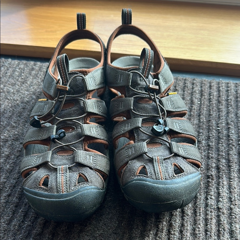 Keen Men's Newport H2 Athletic Sandal - Gray and Brown